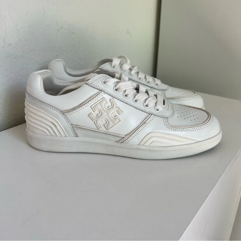Tory Burch Clover Court Sneakers Tennis Shoes in White